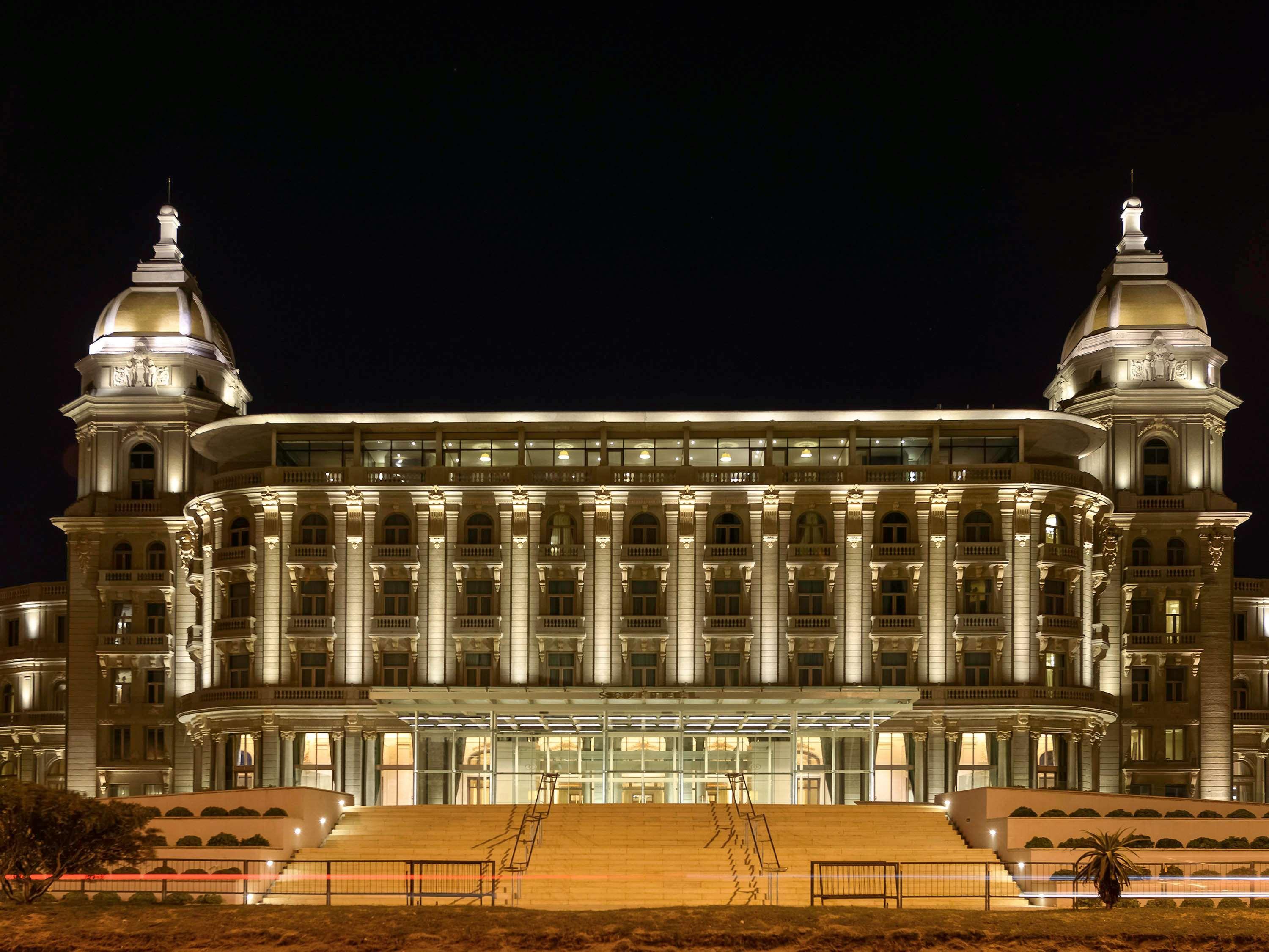 Sofitel Montevideo Casino Carrasco & Spa Exterior photo The Grand Hotel at night