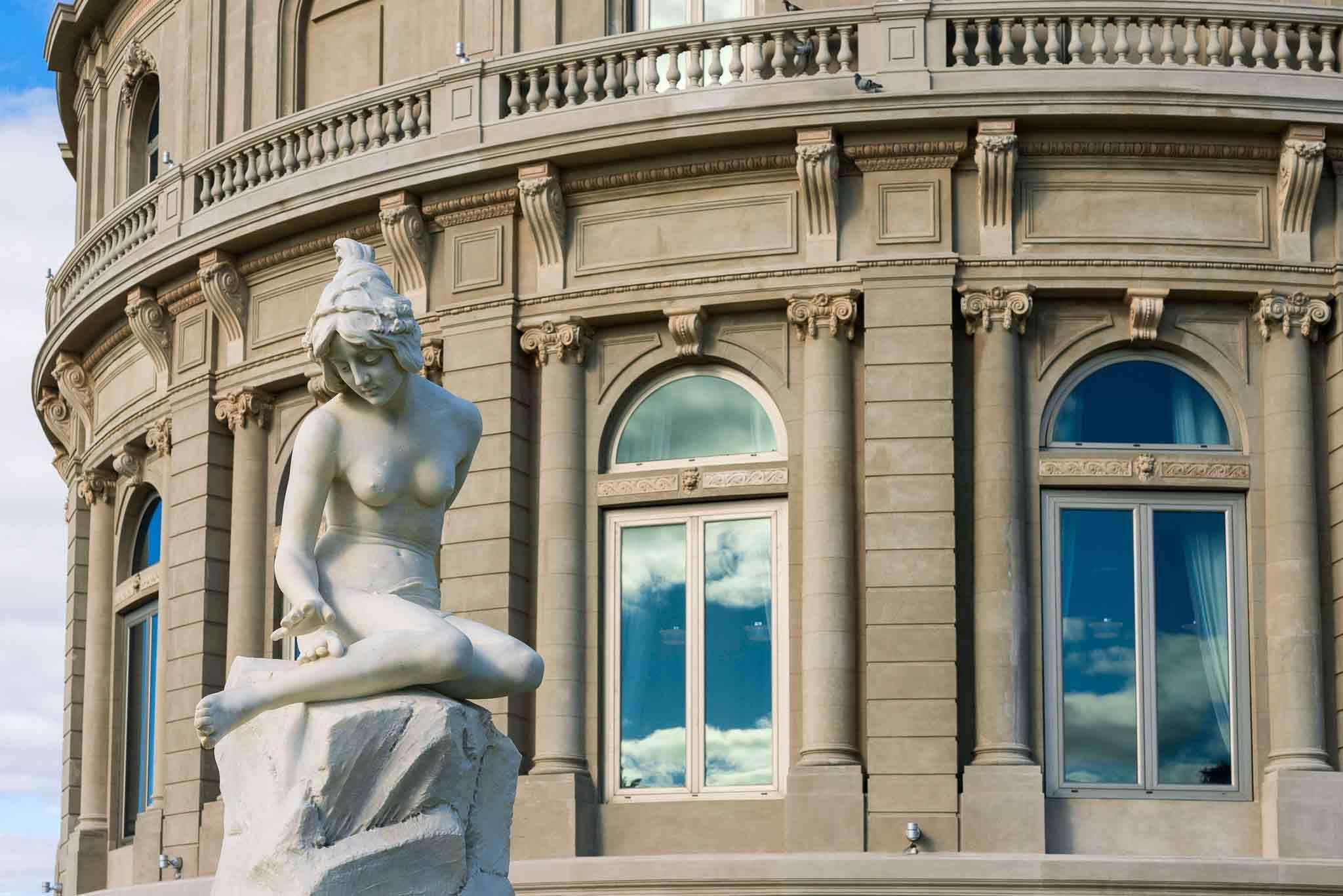 Sofitel Montevideo Casino Carrasco & Spa Exterior photo The sculpture in 2011