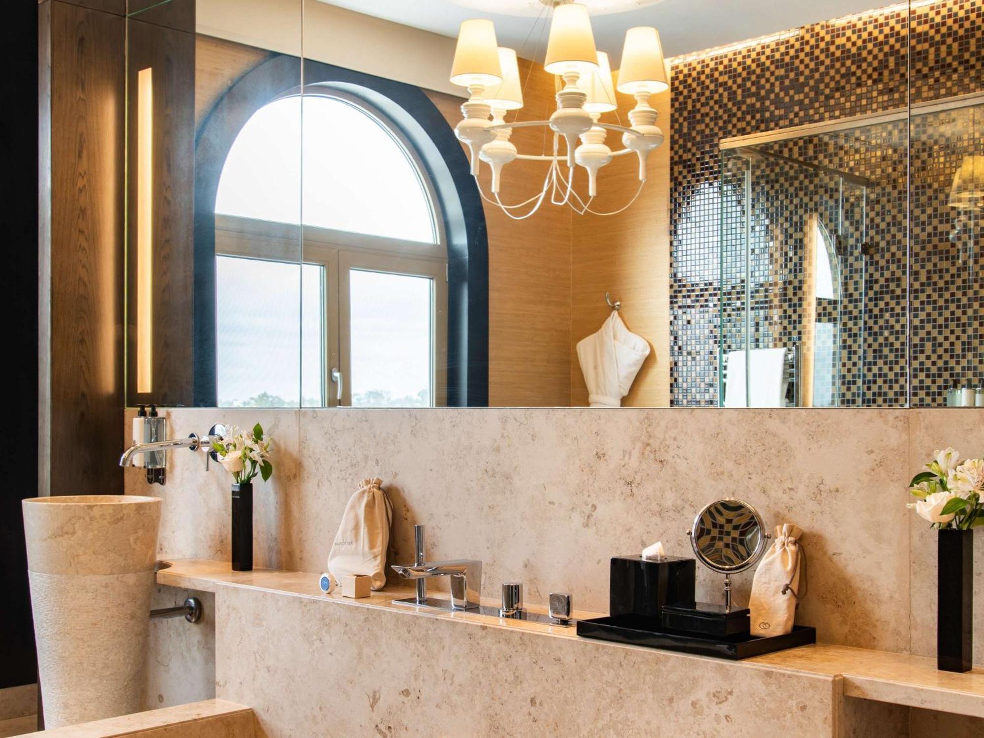 Sofitel Montevideo Casino Carrasco & Spa Exterior photo Bathroom