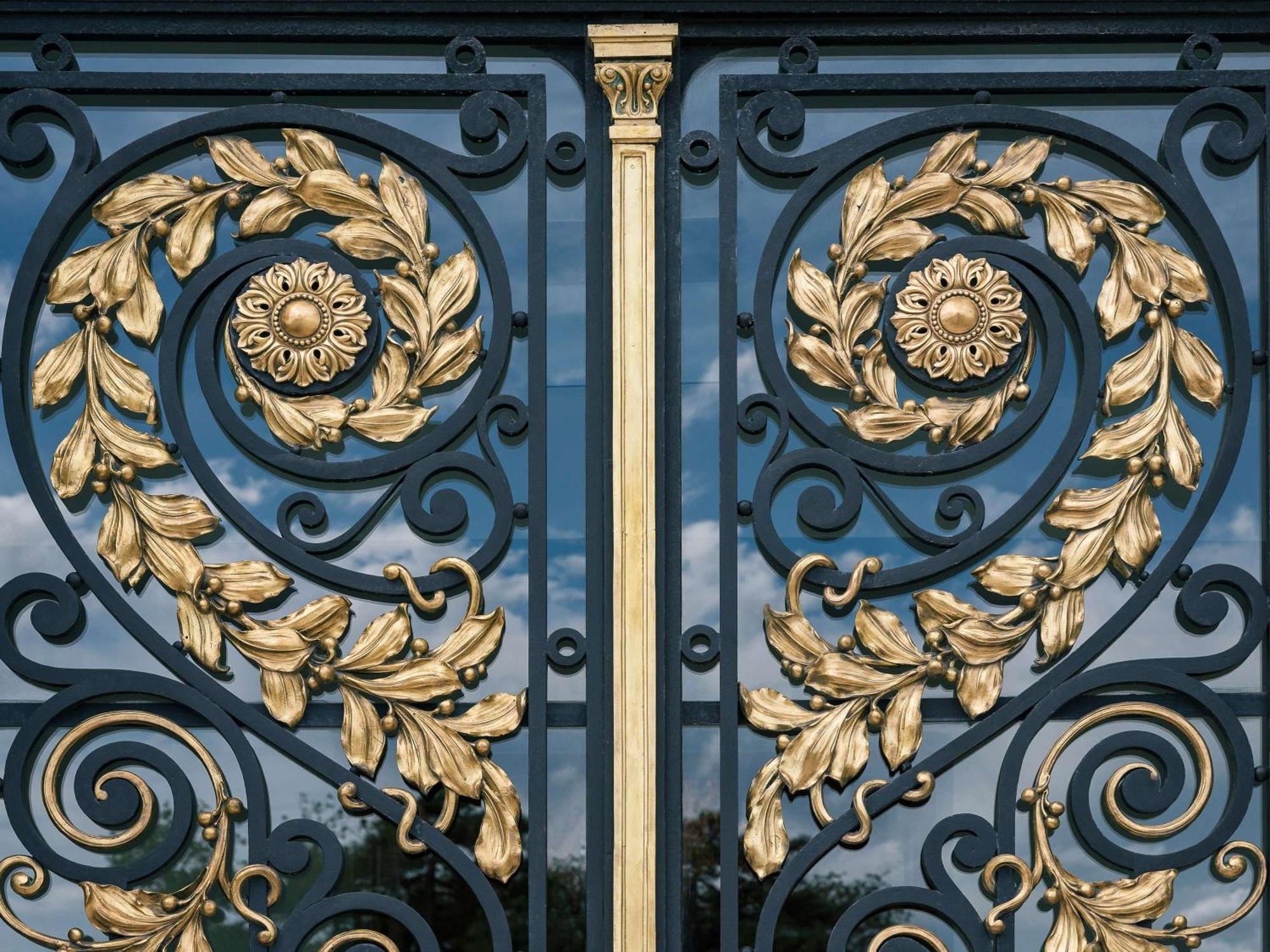 Sofitel Montevideo Casino Carrasco & Spa Exterior photo Wrought iron gate
