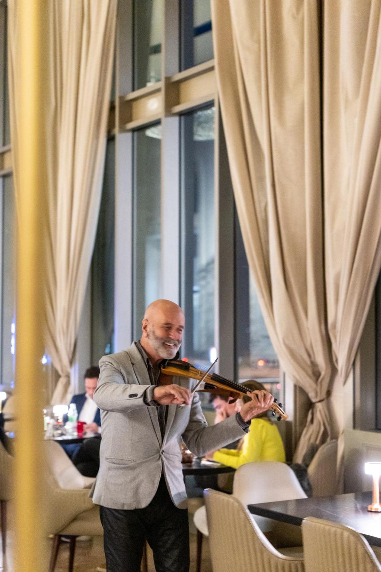 Sofitel Montevideo Casino Carrasco & Spa Exterior photo The violinist at the opening of the restaurant