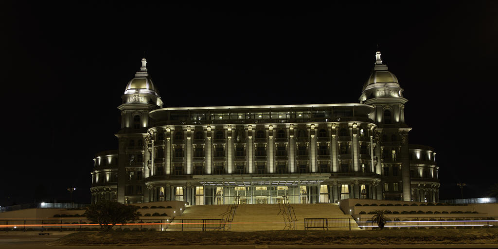 Sofitel Montevideo Casino Carrasco & Spa Exterior photo The Grand Hotel at night