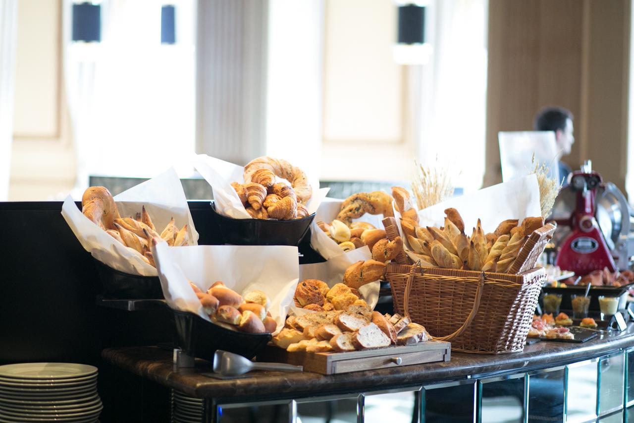 Sofitel Montevideo Casino Carrasco & Spa Exterior photo A bread station
