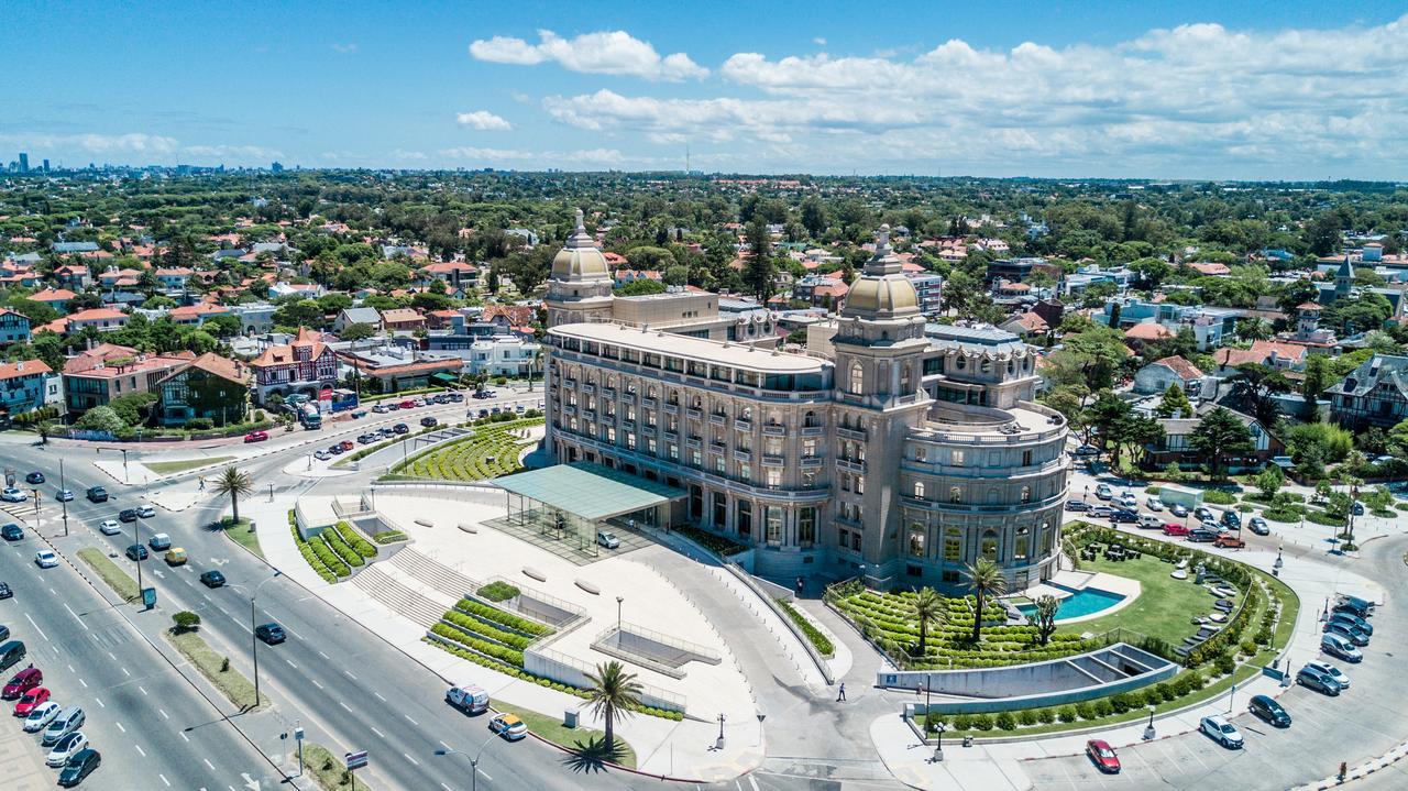 Sofitel Montevideo Casino Carrasco & Spa Exterior photo Aerial view of the hotel